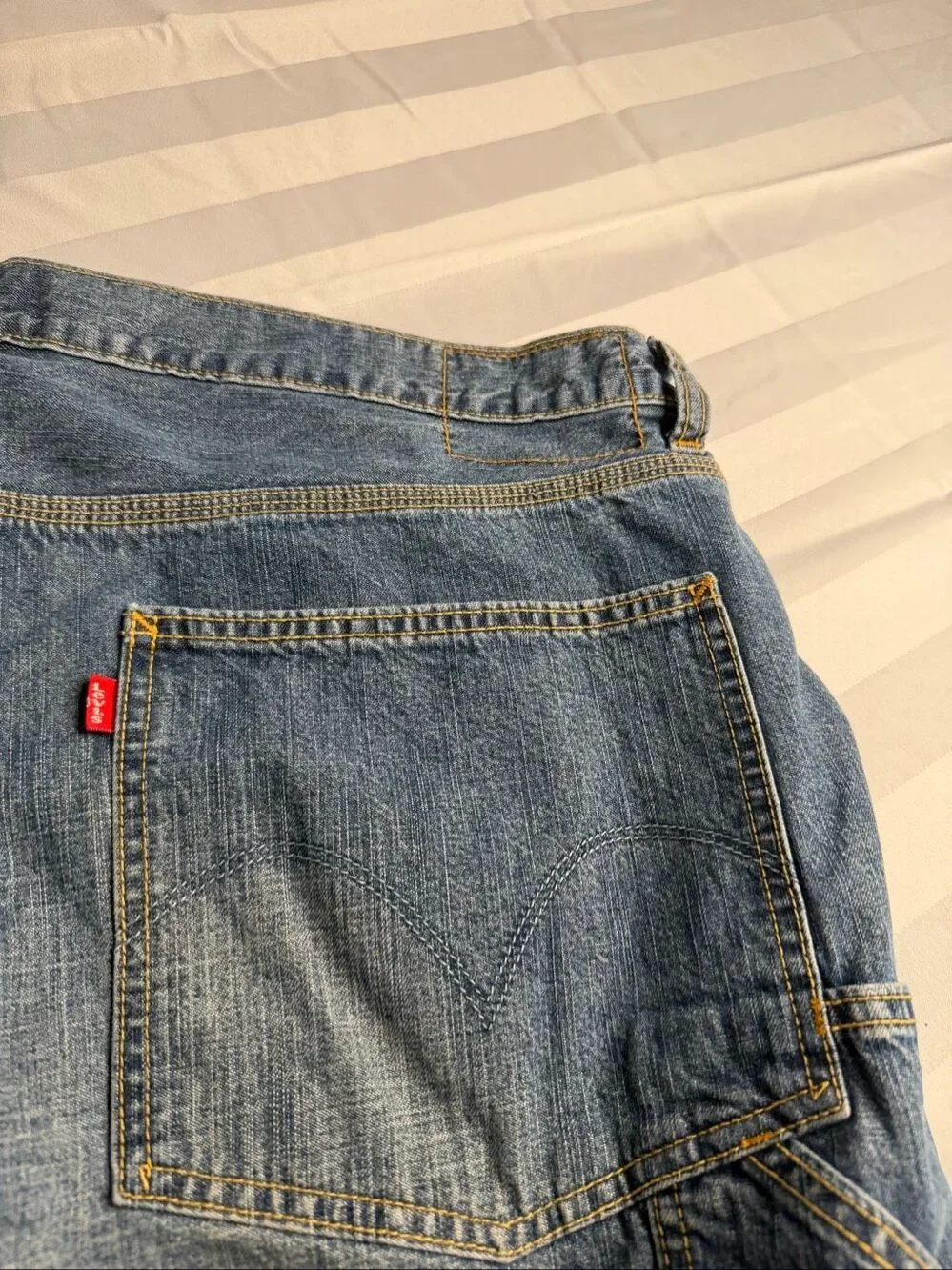 Levi’s Men’s Dark Wash Denim Carpenter Utility Shorts Size 42